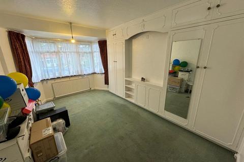 3 bedroom semi-detached house for sale, Holyrood Gardens, Edgware