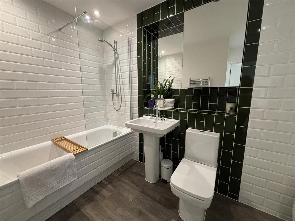 Full bathroom.jpg