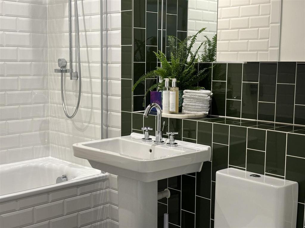 Bathroom 2.jpg