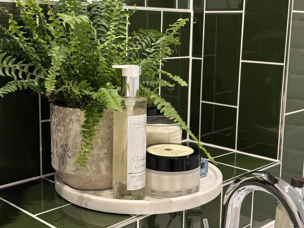 Bathroom decor.jpg
