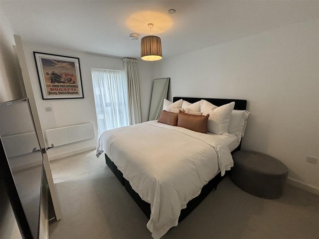 Master bed 2.jpg