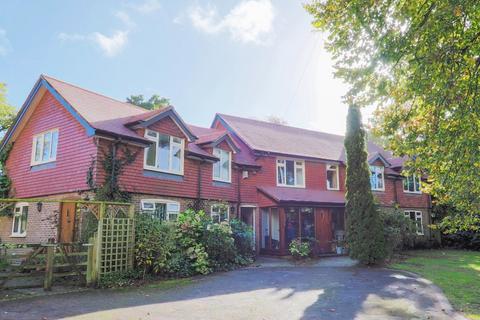 Farne House Armstrong Road, Brockenhurst, SO42 7TA