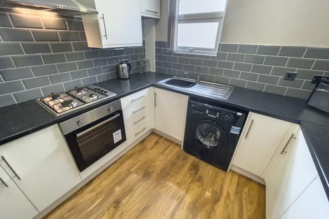 5 bedroom terraced house to rent, Fell Street, L7 2QD,