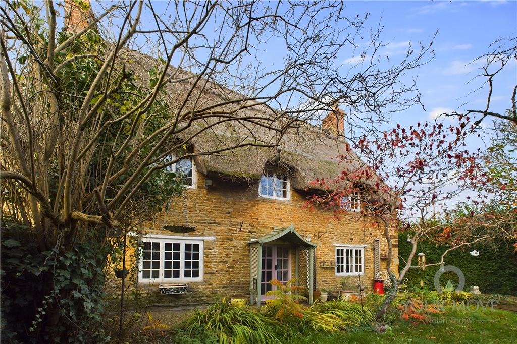 Orchard Hill, Northampton NN3 4 bed semidetached house for sale £550,000