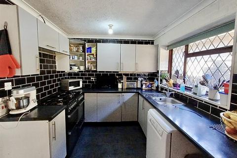 3 bedroom detached bungalow for sale, Anzac Close, Peacehaven