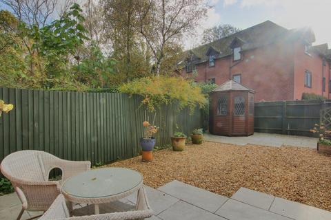 3 bedroom end of terrace house for sale, Romsey