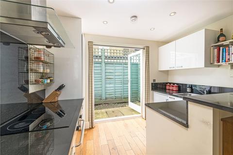 59b Marney Road, London, SW11 5EW
