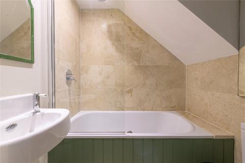 59b Marney Road, London, SW11 5EW