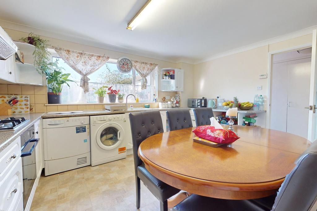 Kitchen / dining room