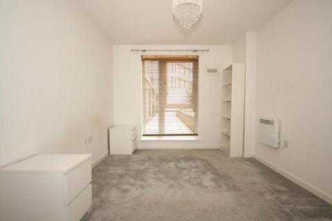 1 bedroom apartment to rent, Nankeville Court, Woking GU22