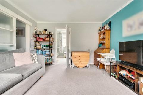 2 bedroom flat for sale, Seamill Park Crescent, Worthing