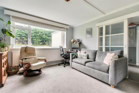 2 bedroom flat for sale, Seamill Park Crescent, Worthing