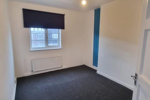 3 bedroom maisonette to rent, High Street, West Wickham. BR4 0NJ