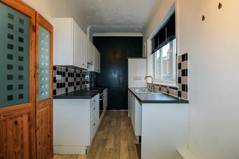 2 bedroom end of terrace house for sale, Chickenley Lane, Dewsbury WF12