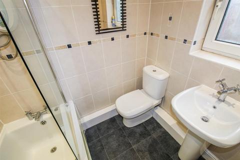 2 bedroom end of terrace house for sale, Chickenley Lane, Dewsbury WF12