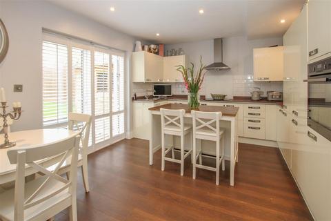 3 bedroom terraced house for sale, Running Waters, Brentwood