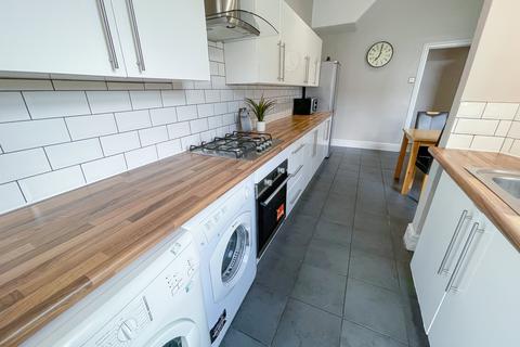 4 bedroom terraced house to rent, Salisbury Road, L15 1HW,