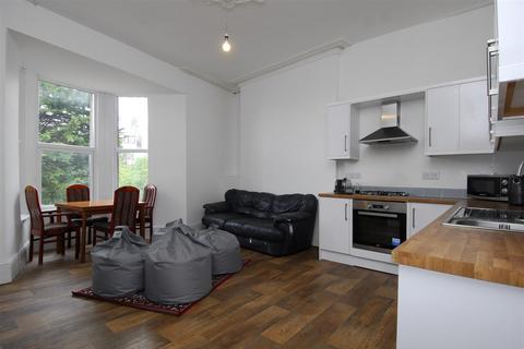 4 bedroom flat to rent, Lisson Grove, Plymouth PL4