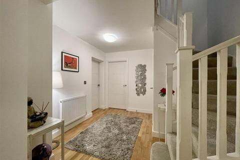 10 Chrisharben Court, Clayton, Bradford, BD14 6AF