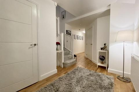 10 Chrisharben Court, Clayton, Bradford, BD14 6AF