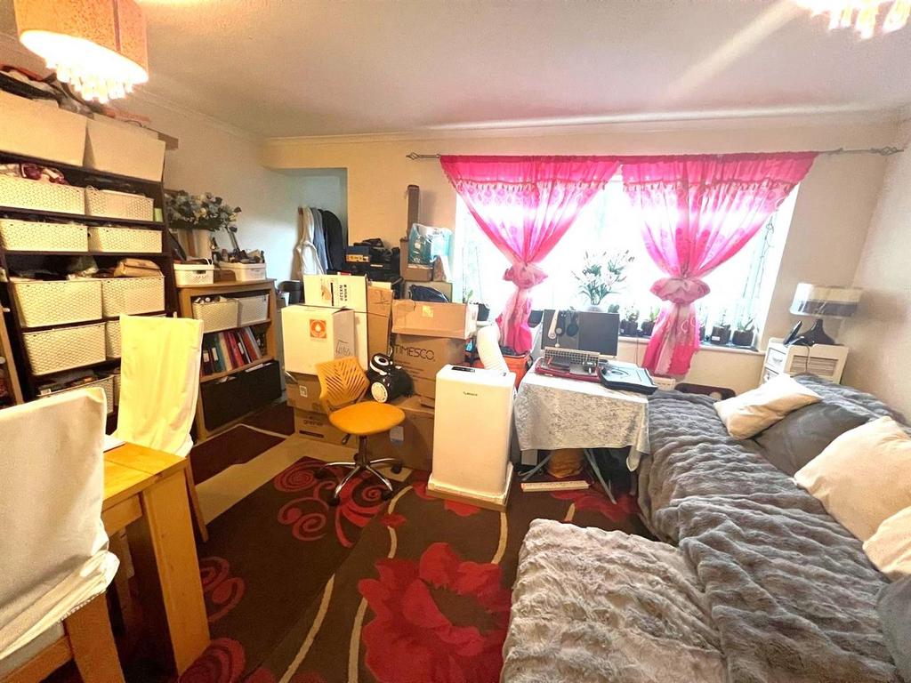 Lounge 1.jpg