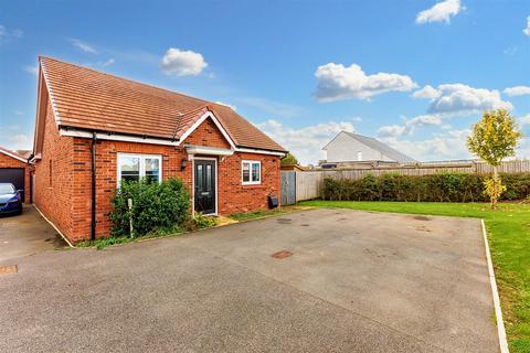 2 bedroom detached bungalow for sale, Moorcroft Fields, Drakes Broughton, Pershore