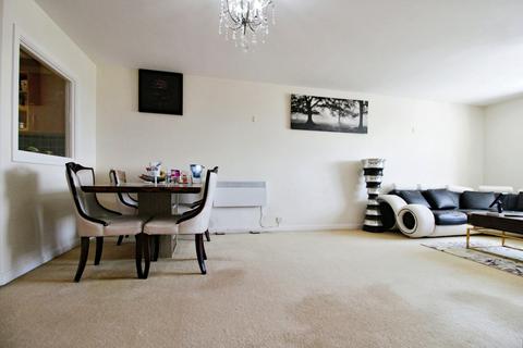 1 bedroom flat for sale, Adventurers Quay, Cardiff CF10