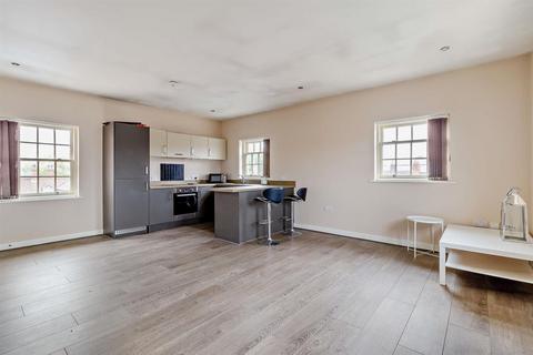 2 bedroom flat for sale, High Street, Doncaster DN10