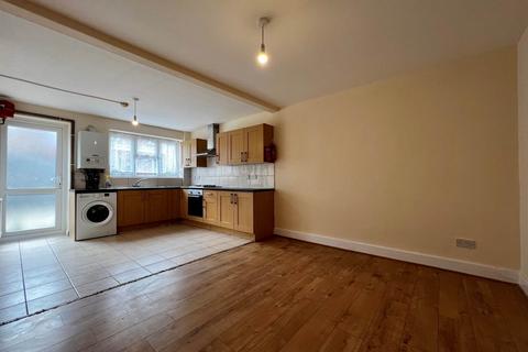 4 bedroom terraced house to rent, Chesterton Road, Plaistow, E13