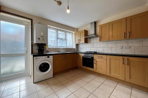 4 bedroom terraced house to rent, Chesterton Road, Plaistow, E13