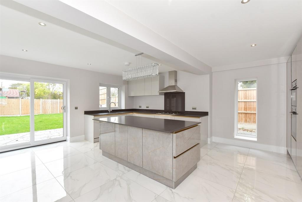 Kitchen/ Breakfast Area