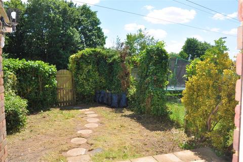 3 bedroom terraced house to rent, Camelot Close, Andover SP10