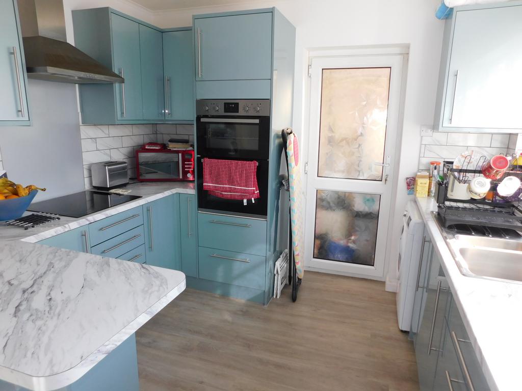 Aston Mead, Christchurch BH23 3 bed detached house for sale £485,000