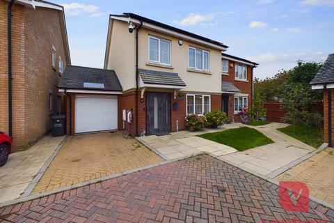 4 bedroom semi-detached house for sale, Rockfield Drive, Luton LU3