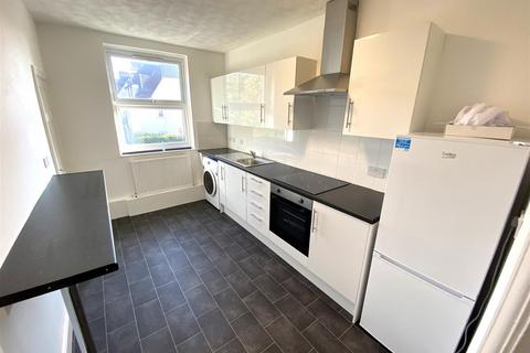 3 bedroom flat to rent, Lordship Lane, Tottenham