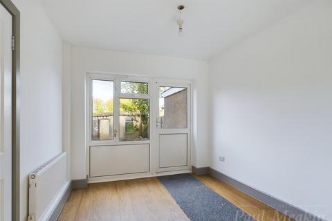 3 bedroom house to rent, North Walk, New Addington