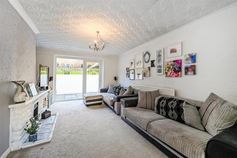 2 bedroom detached bungalow for sale, Catherington, Hampshire