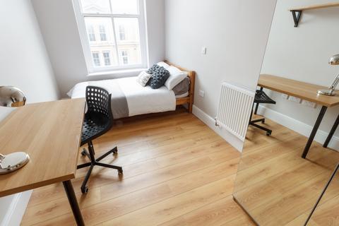 6 bedroom flat to rent, Hardman Street, ,