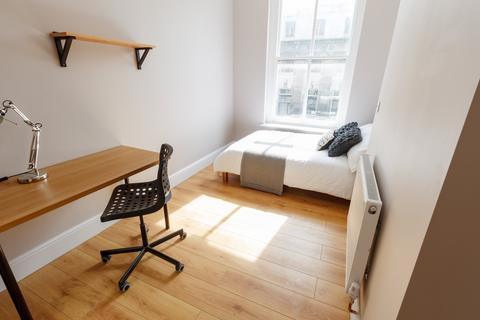 6 bedroom flat to rent, Hardman Street, ,