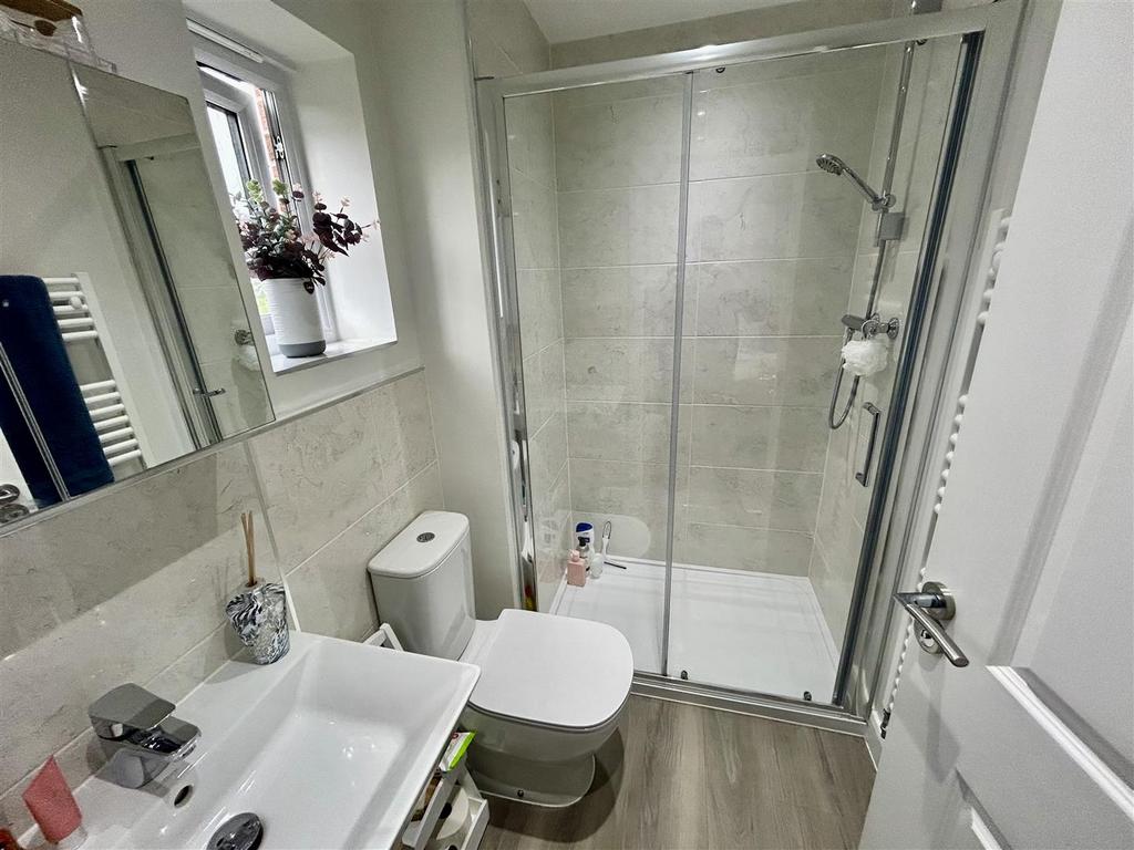 Ensuite.JPG