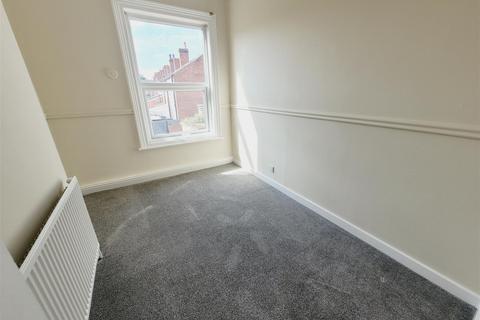 2 bedroom terraced house to rent, Hugh Street, Castleford WF10