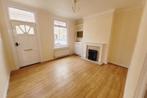 2 bedroom terraced house to rent, Hugh Street, Castleford WF10