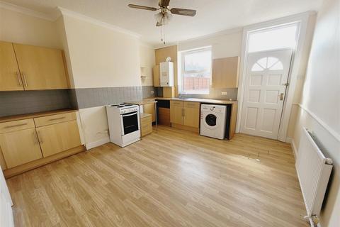 2 bedroom terraced house to rent, Hugh Street, Castleford WF10