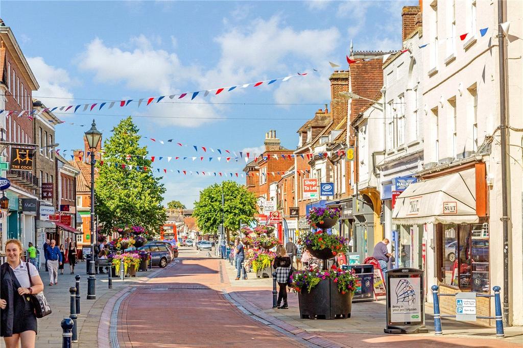 Hitchin Square