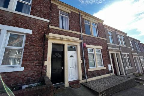 3 bedroom flat to rent, Northbourne Street, Bensham, Gateshead