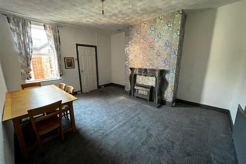 3 bedroom flat to rent, Northbourne Street, Bensham, Gateshead