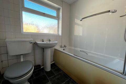 3 bedroom flat to rent, Northbourne Street, Bensham, Gateshead