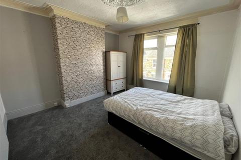 3 bedroom flat to rent, Northbourne Street, Bensham, Gateshead