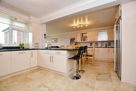 4 bedroom detached house for sale, High Street, Yaddlethorpe