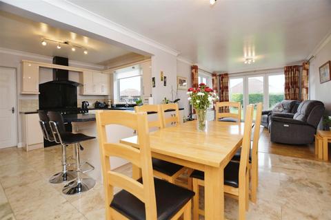 4 bedroom detached house for sale, High Street, Yaddlethorpe